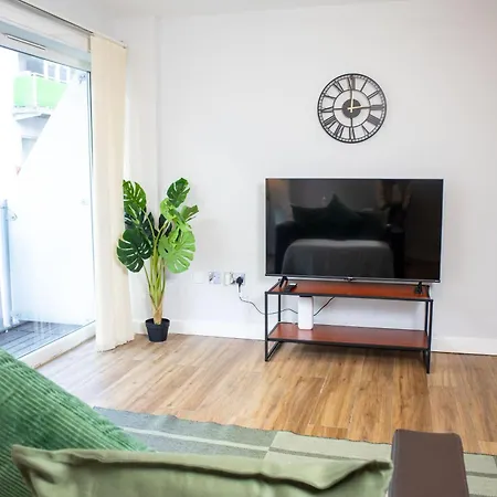 2 Bed Flat - Centre - For Relocatlors, Professionals, Long Rates Available לידס