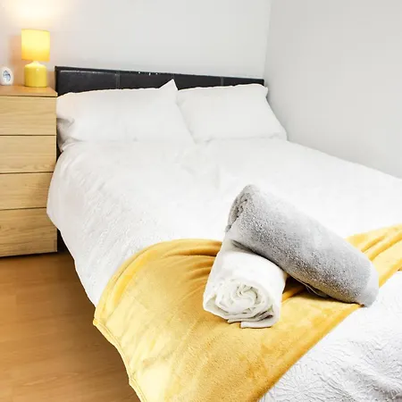 2 Bed Flat - Centre - For Relocatlors, Professionals, Long Rates Available לידס
