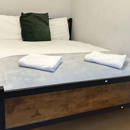 アパート 2 Bed Flat - Centre - For Relocatlors, Professionals, Long Rates Available *