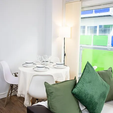 2 Bed Flat - Centre - For Relocatlors, Professionals, Long Rates Available アパート リーズ