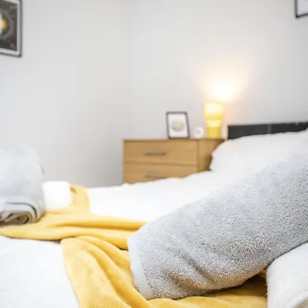 アパート 2 Bed Flat - Centre - For Relocatlors, Professionals, Long Rates Available