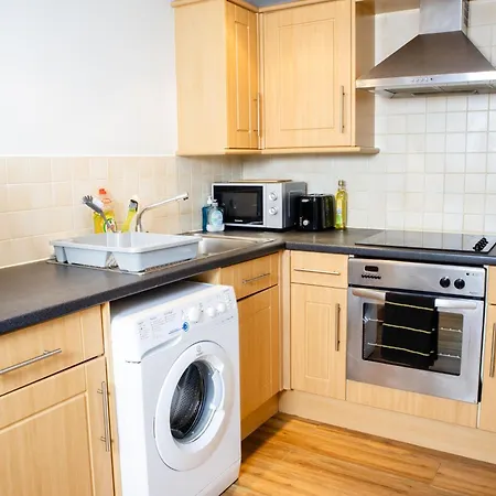 Apartment 2 Bed Flat - Leeds Centre - For Relocatlors, Professionals, Long Rates Available *