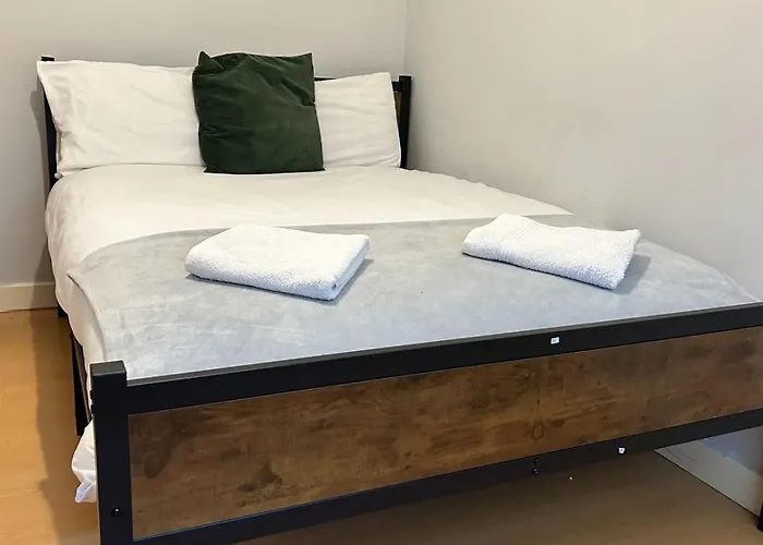 Apartamento 2 Bed Flat - Centre - For Relocatlors, Professionals, Long Rates Available *