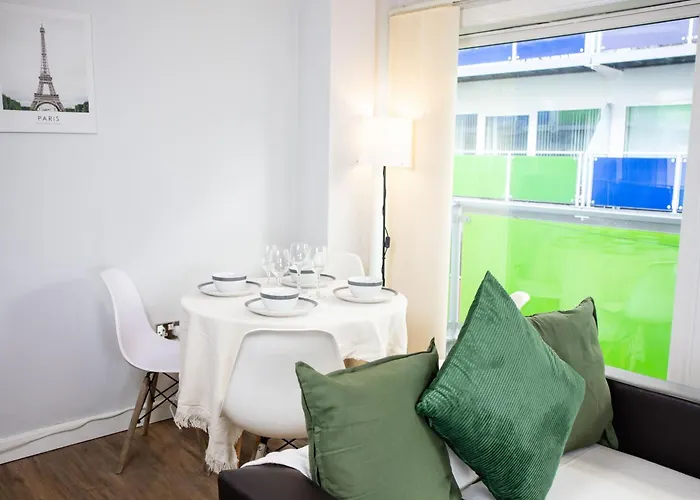 2 Bed Flat - Centre - For Relocatlors, Professionals, Long Rates Available Апартаменти Лідс