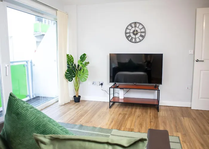 2 Bed Flat - Centre - For Relocatlors, Professionals, Long Rates Available Лідс