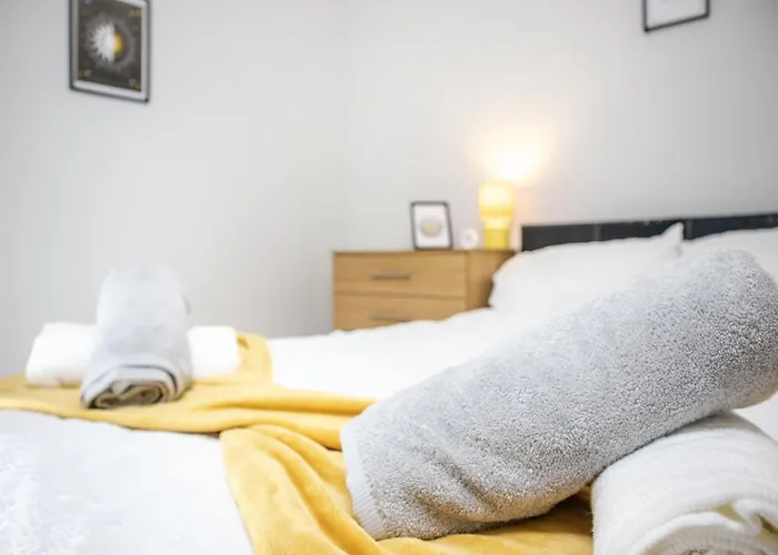 Апартаменти 2 Bed Flat - Centre - For Relocatlors, Professionals, Long Rates Available