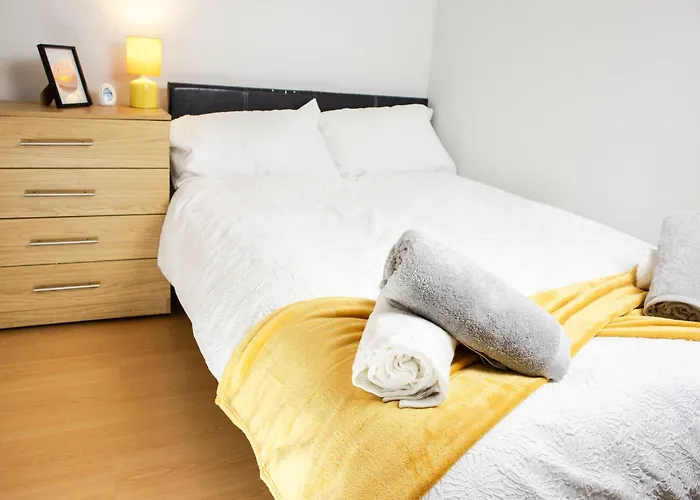 2 Bed Flat - Centre - For Relocatlors, Professionals, Long Rates Available Лідс