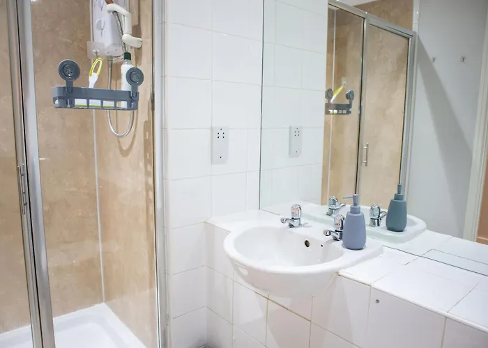 Apartamento 2 Bed Flat - Centre - For Relocatlors, Professionals, Long Rates Available