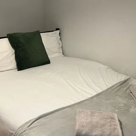 Apartament 2 Bed Flat - Centre - For Relocatlors, Professionals, Long Rates Available *