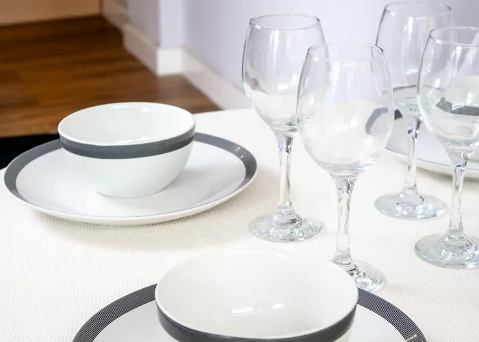 2 Bed Flat - Centre - For Relocatlors, Professionals, Long Rates Available לידס